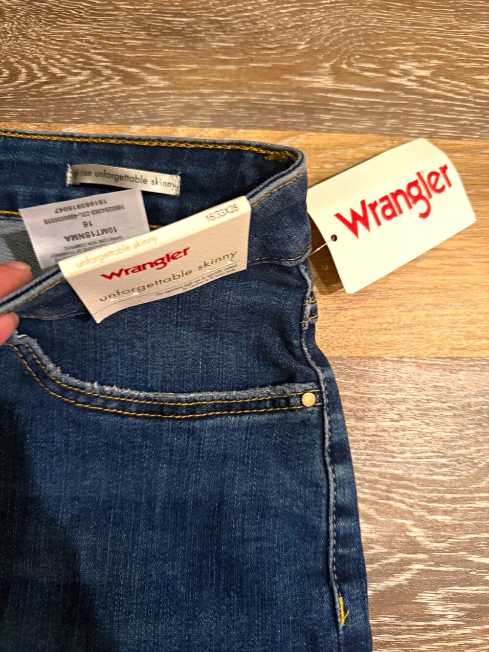 Wrangler Women’s Mid-Rise Skinny Jeans Blue Dark Wash Stretch Denim 5-Pocket 16
